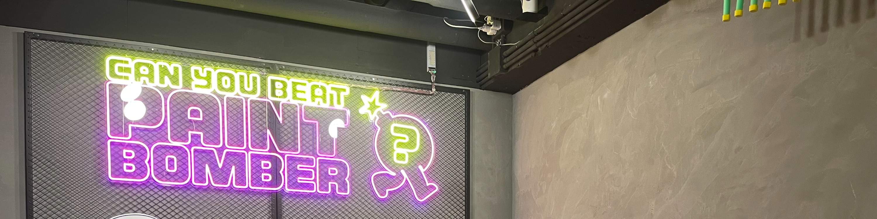 Paint Bomber es un juego inmersivo de la vida real en el que los jugadores avanzarán por 5 fases de videojuegos virtuales de alta tecnología.